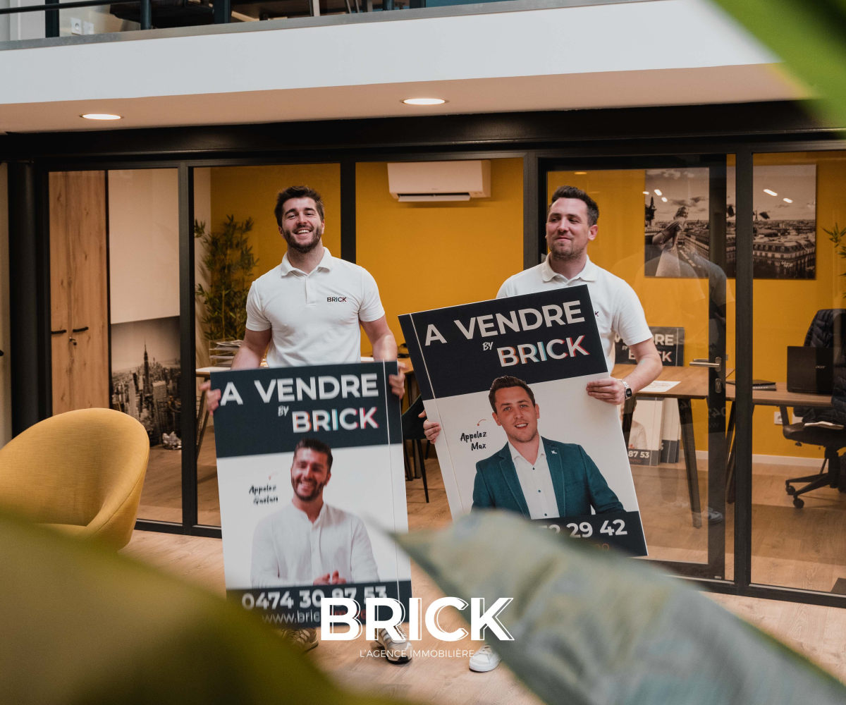Équipe Brick orchestrant une vente